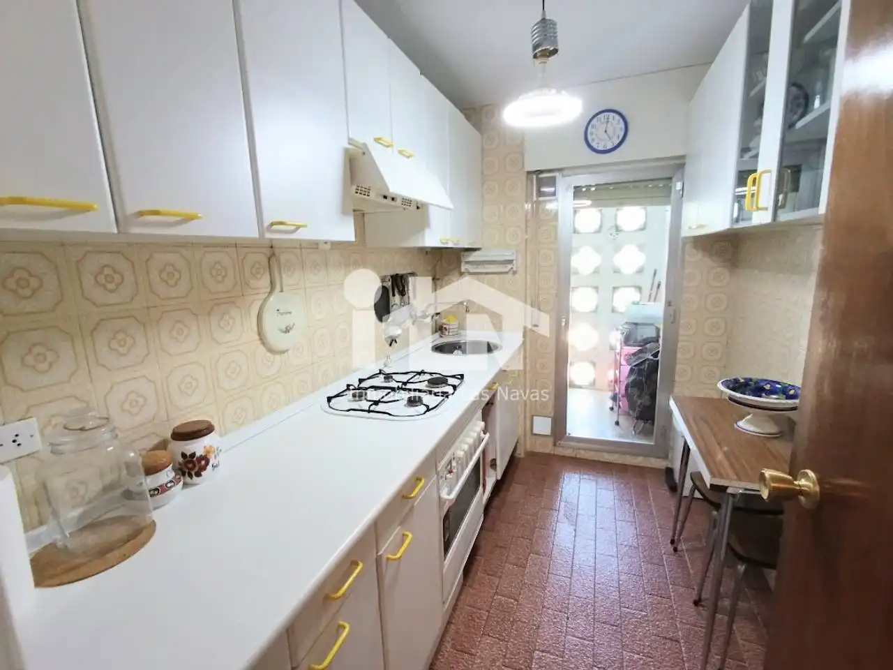 Cuina de Pis en venda en Las Navas del Marqués  amb Parquet, Terrassa i Traster
