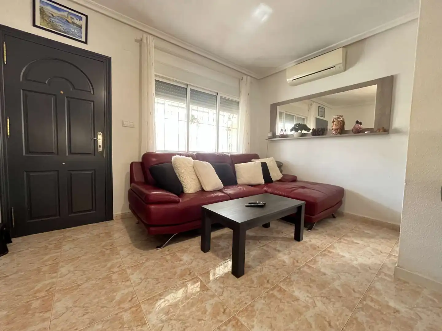 Sala de estar de Casa adosada en venta en Orihuela con Terraza, Trastero y Internet