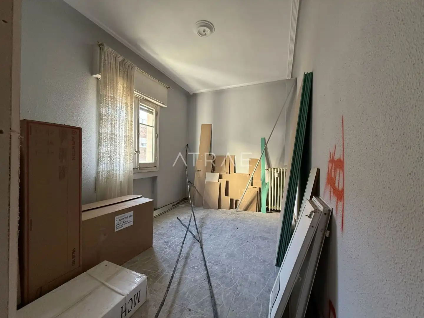 Habitación de Piso en venta en Madrid con Calefacción y Trastero