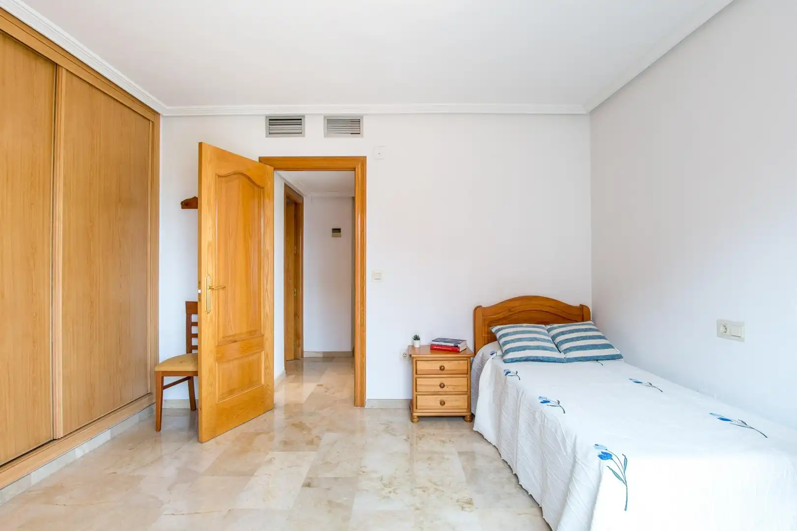 Habitación de Ático en venta en Murcia con Aire acondicionado, Terraza y Trastero