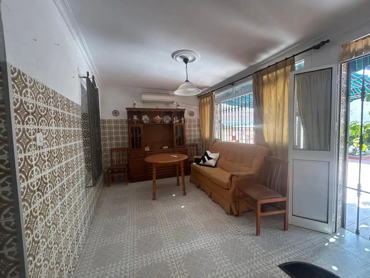 Sala d'estar de Casa o xalet en venda en Dos Hermanas