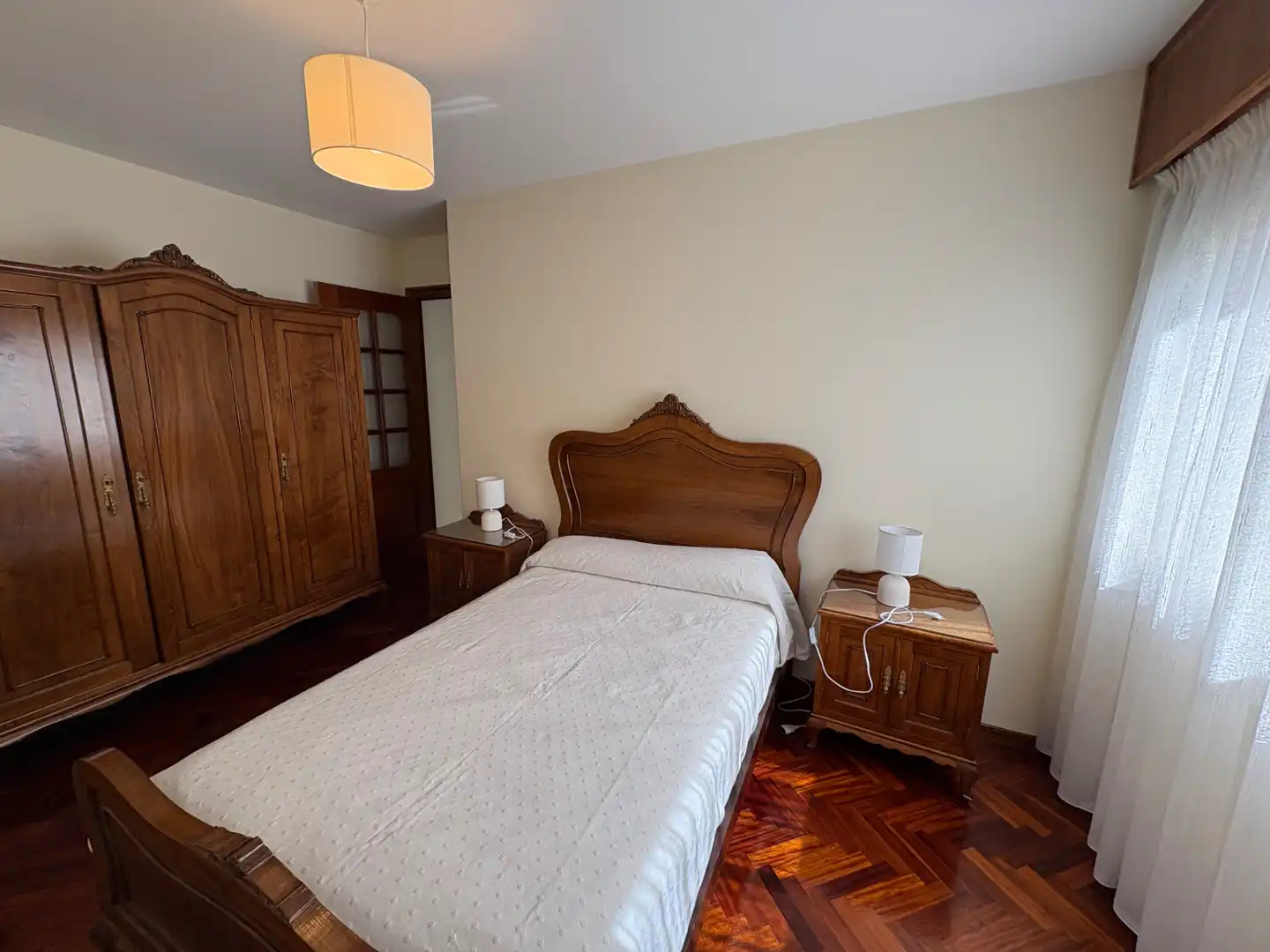 Schlafzimmer von Wohnung zur Miete in A Coruña Capital  mit Möbliert, Ofen und Waschmaschine