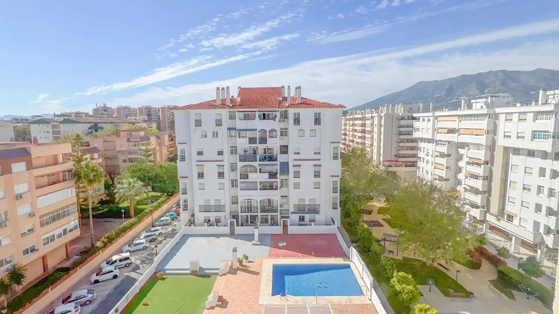 Vista exterior de Piso en venta en Fuengirola con Terraza, Trastero y Piscina comunitaria
