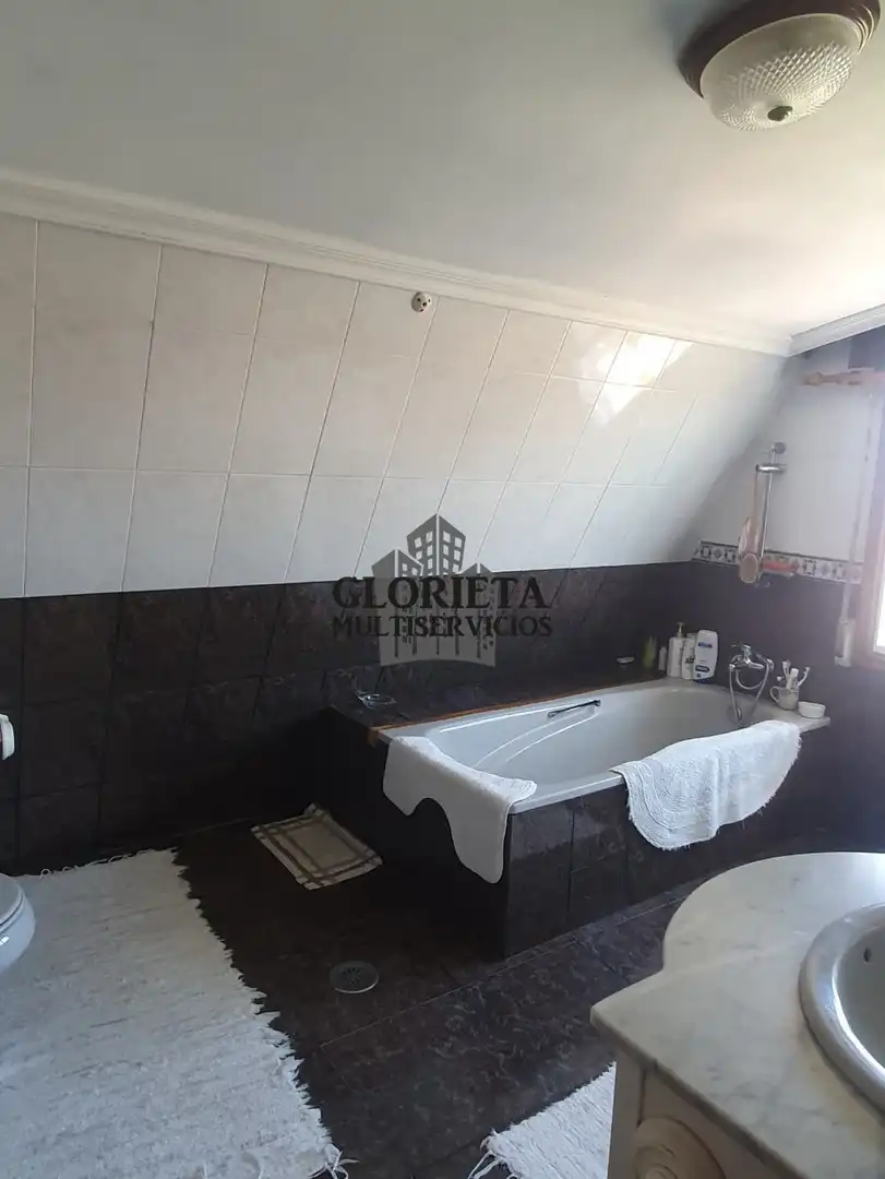 Bathroom of Houses for sale in Vigo   with Heating, Parquet flooring and Terrace