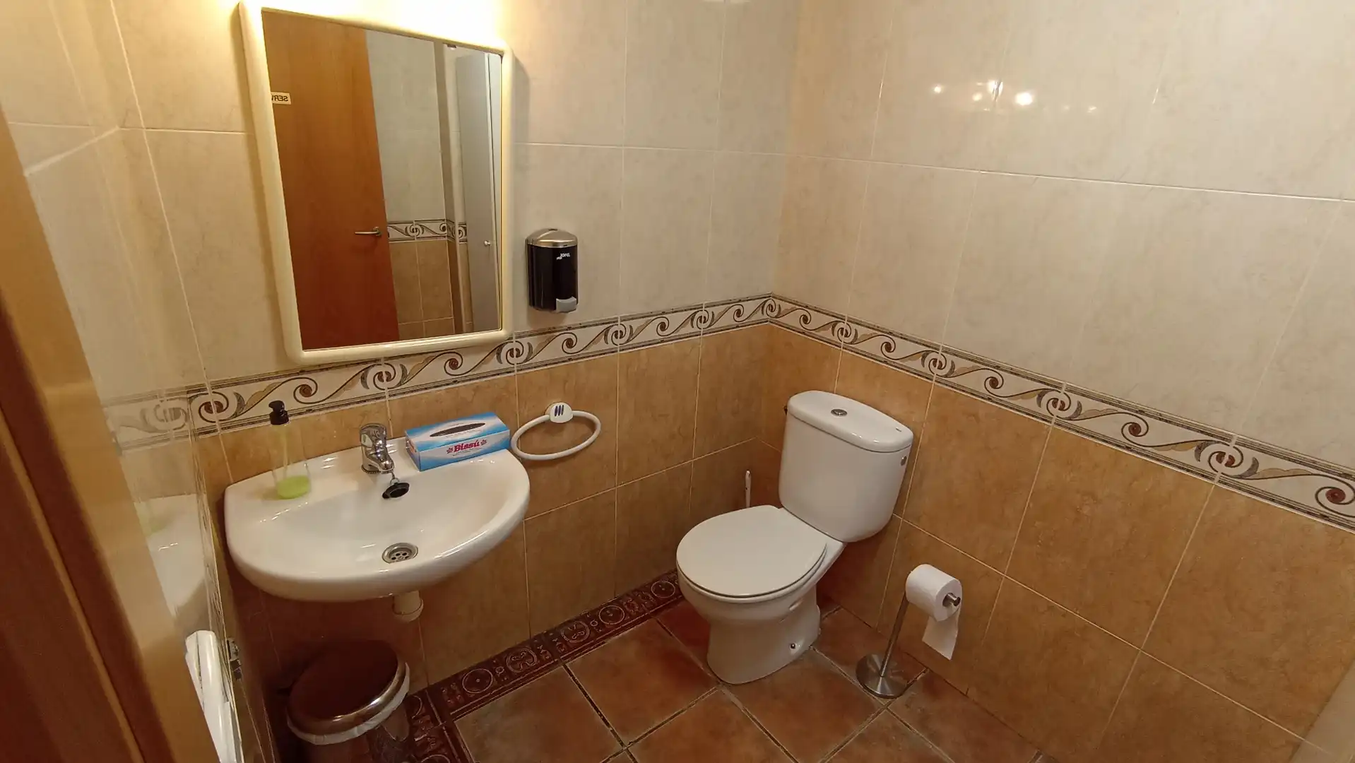 Baño de Local en venta en Lleida con Aire acondicionado, Calefacción y Parquet