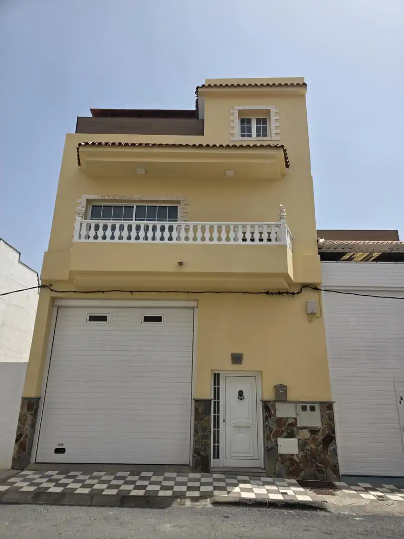 Vista exterior de Edificio en venta en Agüimes