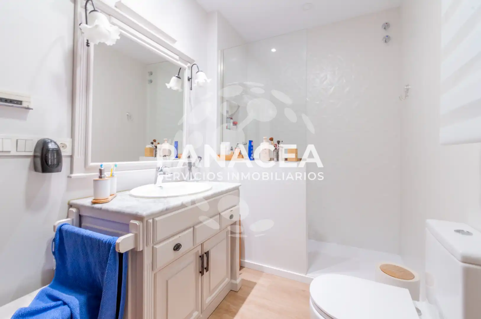 Bathroom of Flat for sale in Roquetas de Mar  with Air Conditioner, Furnished and Oven