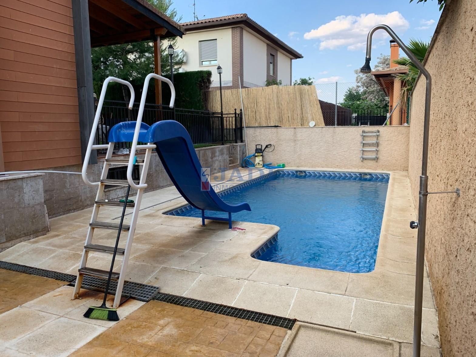 Piscina de Casa o xalet en venda en Valdepeñas amb Calefacció, Terrassa i Traster