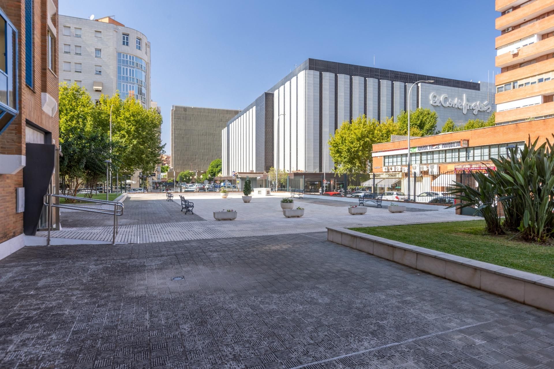 Vista exterior de Pis en venda en  Sevilla Capital amb Aire condicionat, Calefacció i Jardí privat