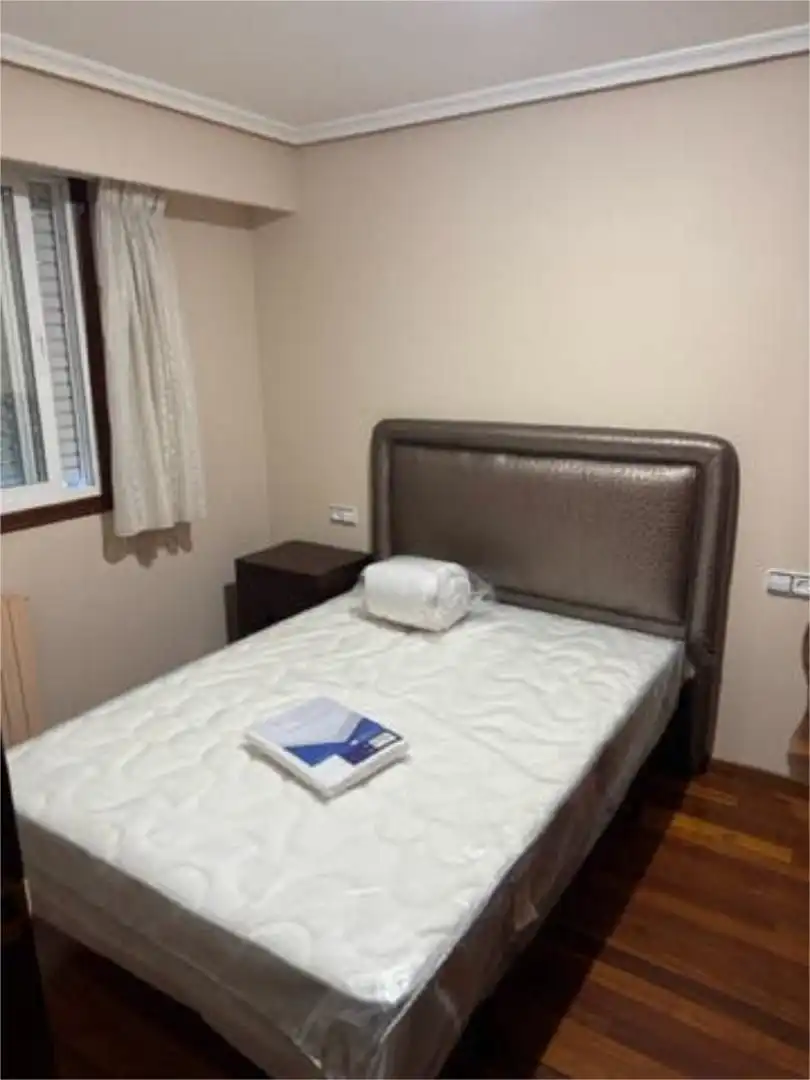 Habitación de Piso de alquiler en Ourense Capital  con Calefacción, Amueblado y Horno