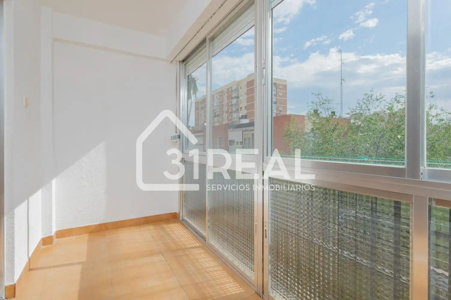 Habitación de Piso en venta en Madrid con Calefacción, Parquet y Terraza