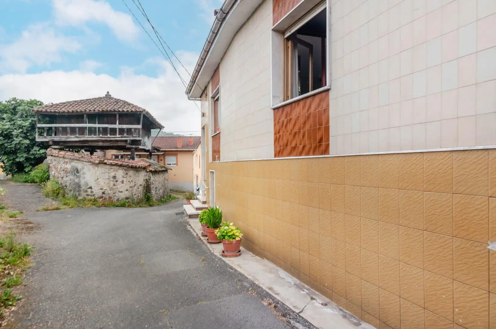 Vista exterior de Casa o xalet en venda en Oviedo  amb Calefacció, Jardí privat i Terrassa