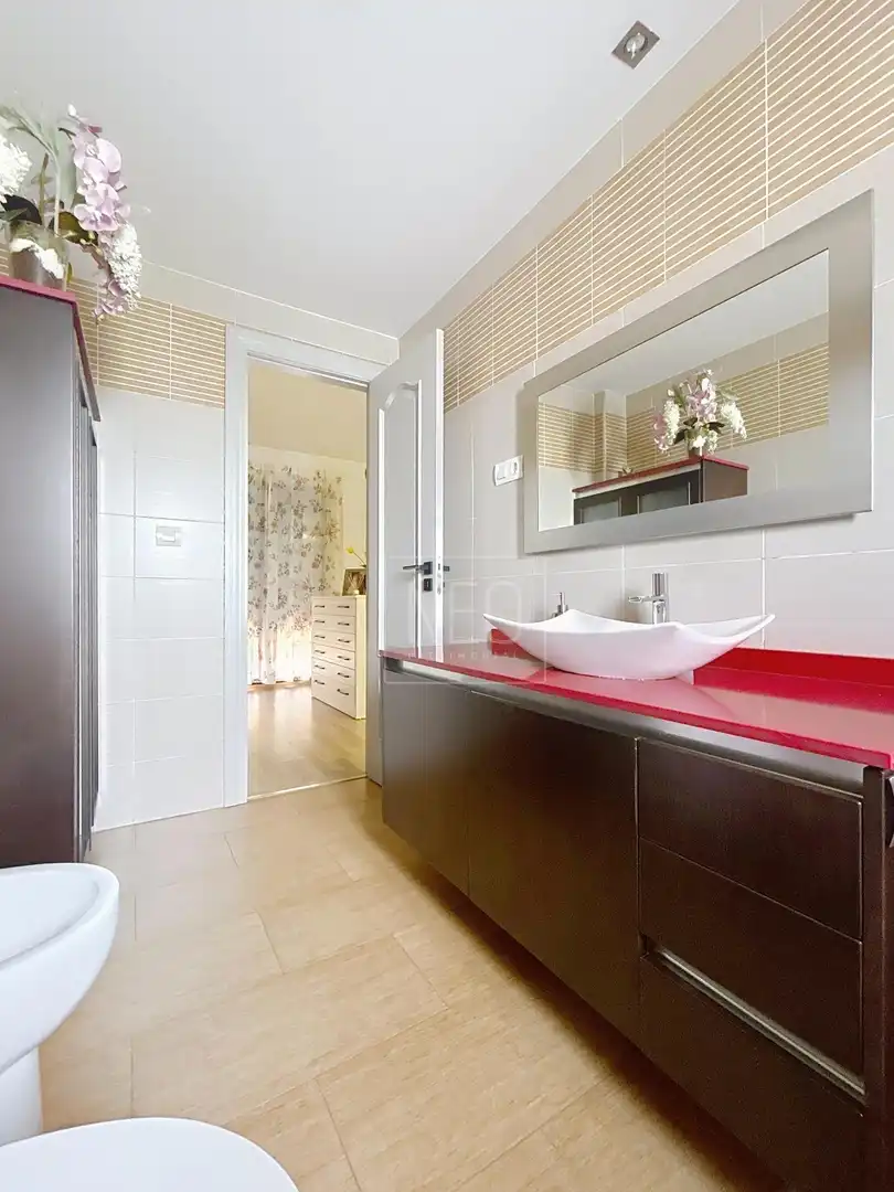 Baño de Casa o chalet en venta en Vegas del Genil con Aire acondicionado, Jardín privado y Terraza