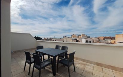 Terrasse von Dachboden miete in  Almería Capital mit Terrasse und Möbliert