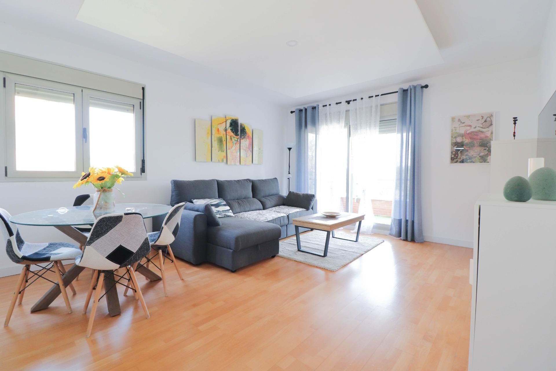 Sala d'estar de Pis de lloguer en  Almería Capital amb Aire condicionat, Terrassa i Piscina comunitària