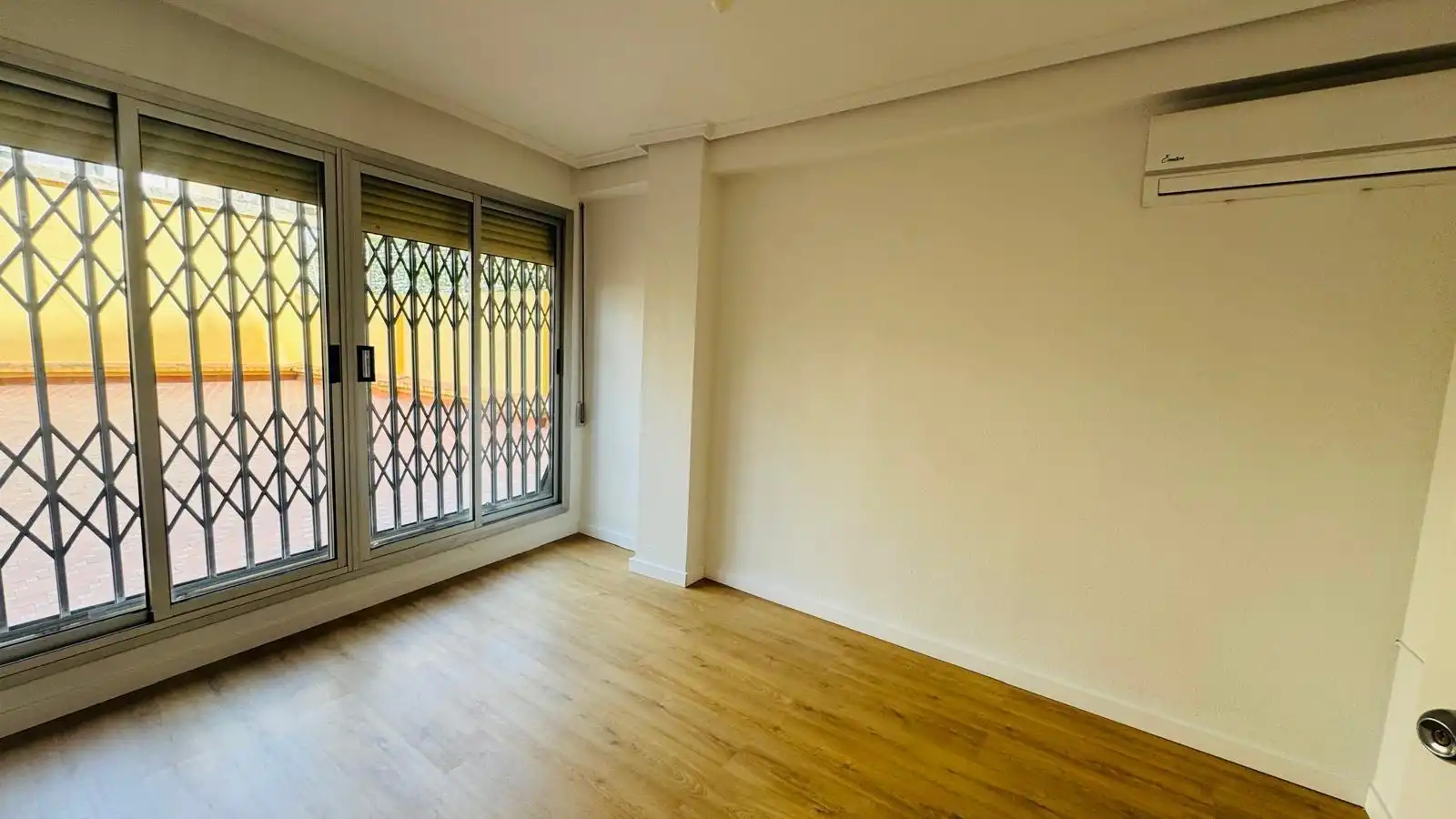 Habitación de Piso de alquiler en Valencia con Aire acondicionado, Parquet y Terraza