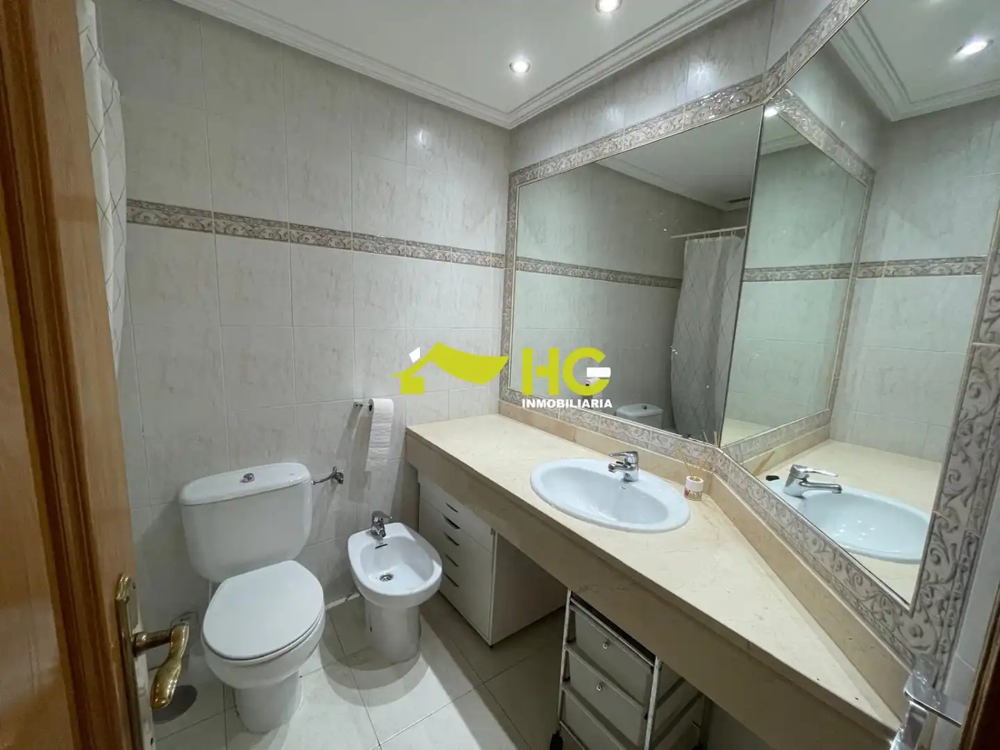 Baño de Piso para compartir en Villaviciosa de Odón con Aire acondicionado y Calefacción