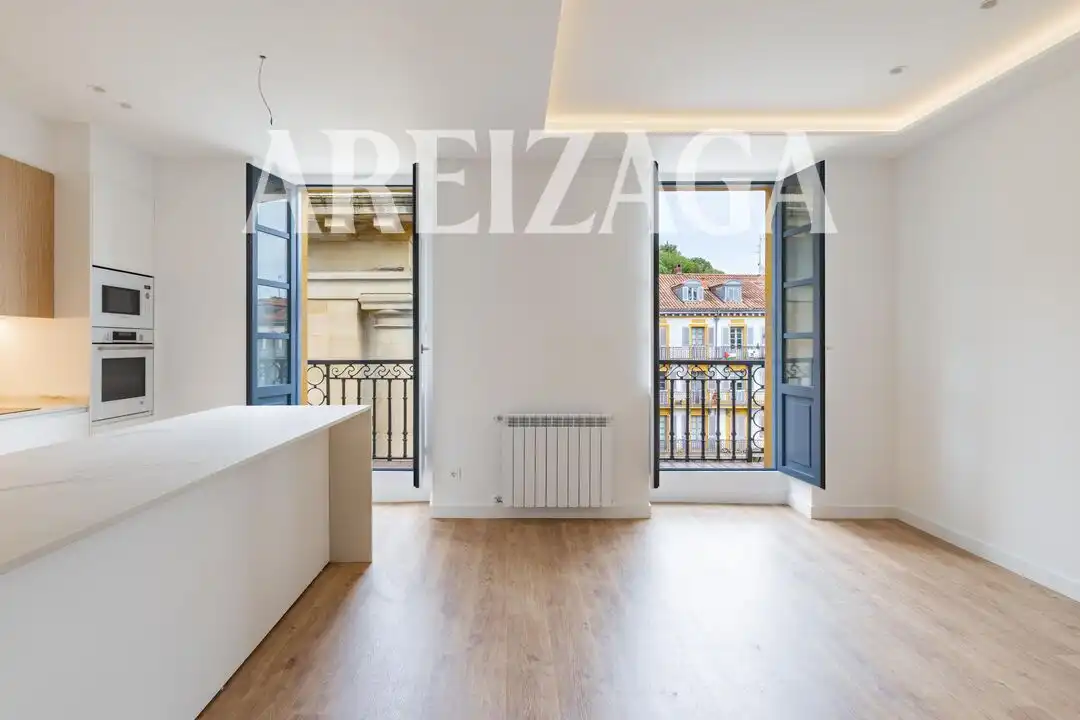 Habitación de Piso en venta en Donostia - San Sebastián  con Calefacción y Balcón