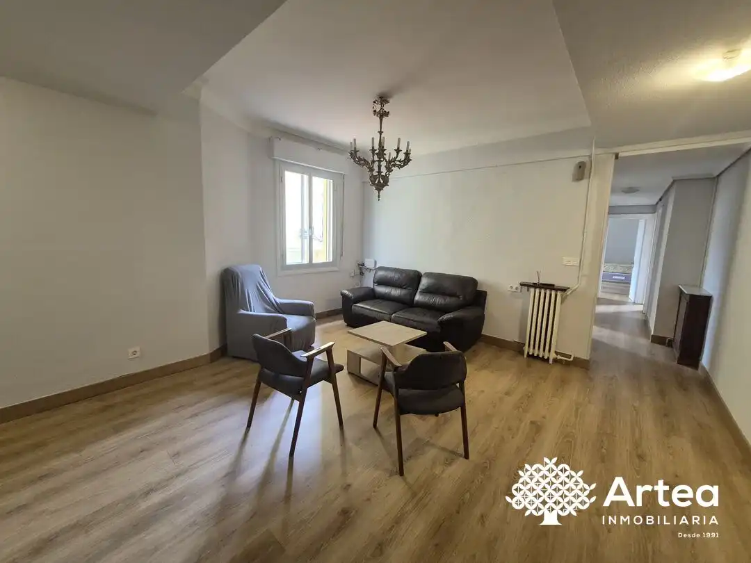 Sala d'estar de Pis en venda en Bilbao  amb Calefacció