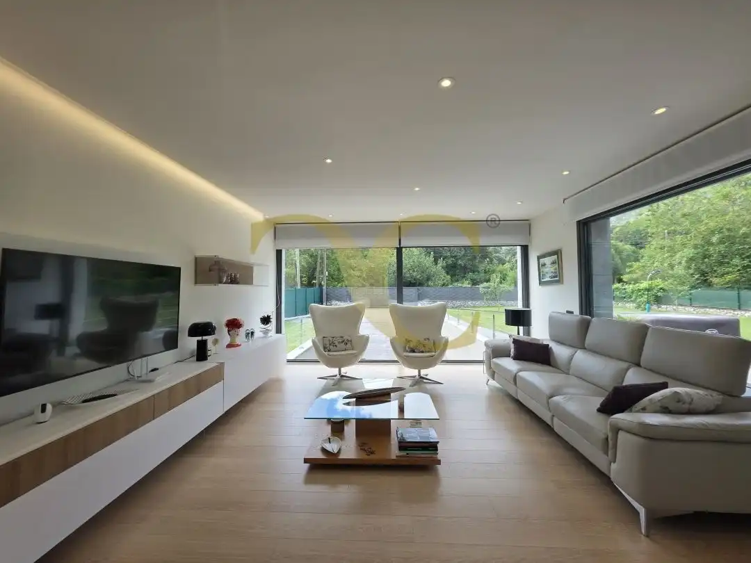 Sala de estar de Casa o chalet en venta en Llanes con Calefacción, Jardín privado y Terraza