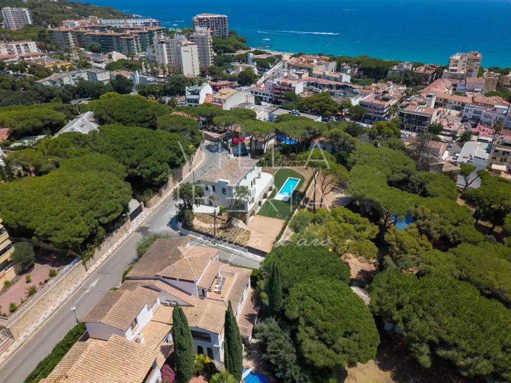 Vista exterior de Casa o xalet en venda en Castell d'Aro, Platja d'Aro i s'Agaró amb Aire condicionat, Calefacció i Jardí privat