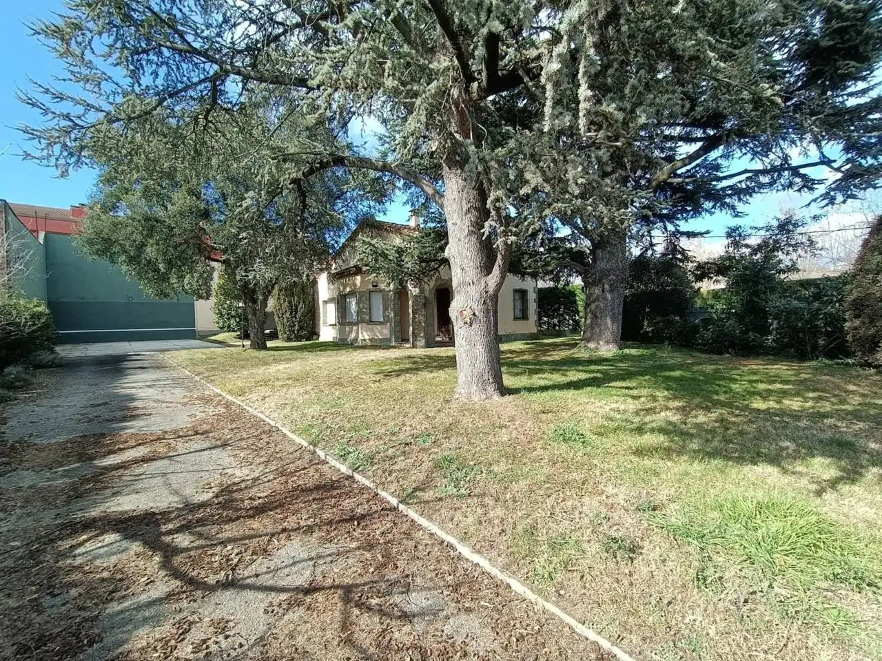 Vista exterior de Casa o xalet en venda en Torelló amb Calefacció, Jardí privat i Terrassa
