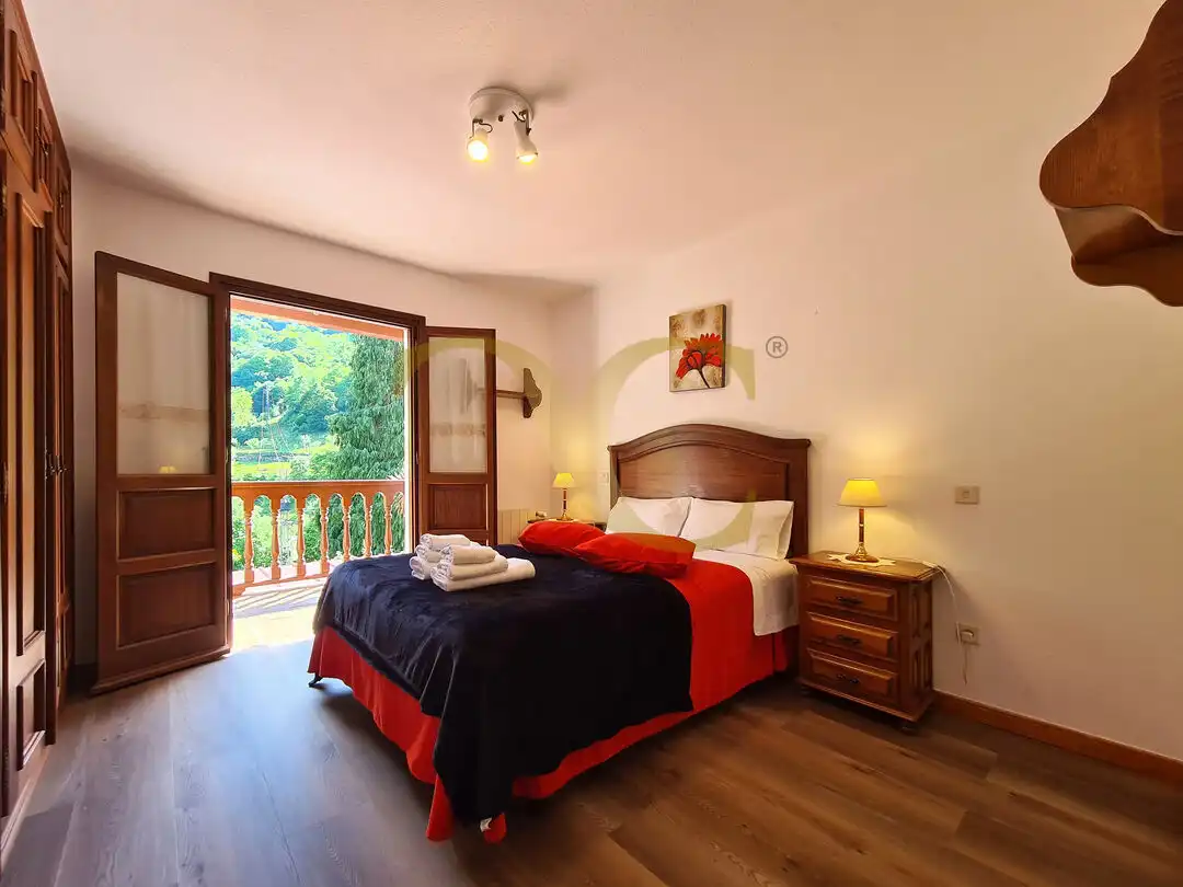 Dormitori de Casa o xalet en venda en Peñamellera Alta amb Calefacció, Jardí privat i Terrassa