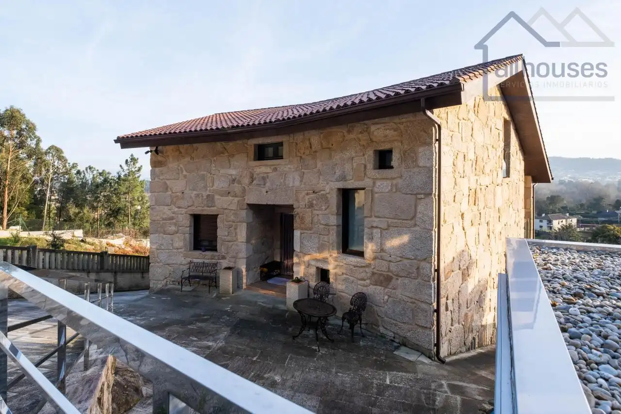 Vista exterior de Casa o chalet en venta en Tui con Calefacción, Jardín privado y Terraza