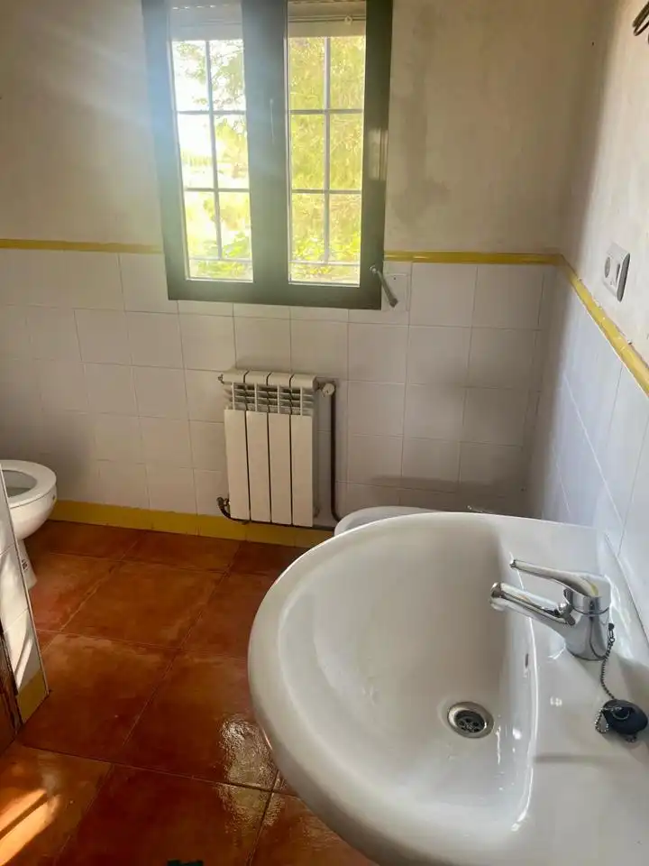 Baño de Finca rústica en venta en Campo de Criptana con Jardín privado, Terraza y Piscina