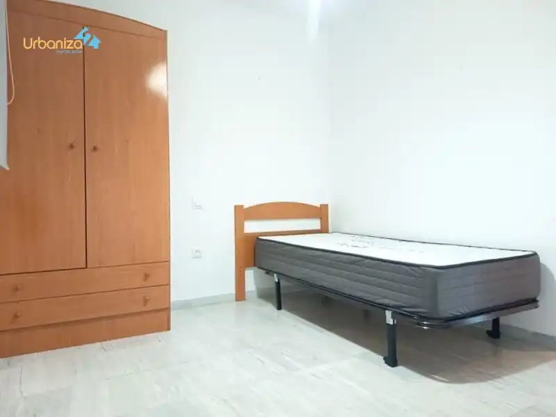 Dormitori de Apartament de lloguer en Badajoz amb Aire condicionat, Calefacció i Jardí privat