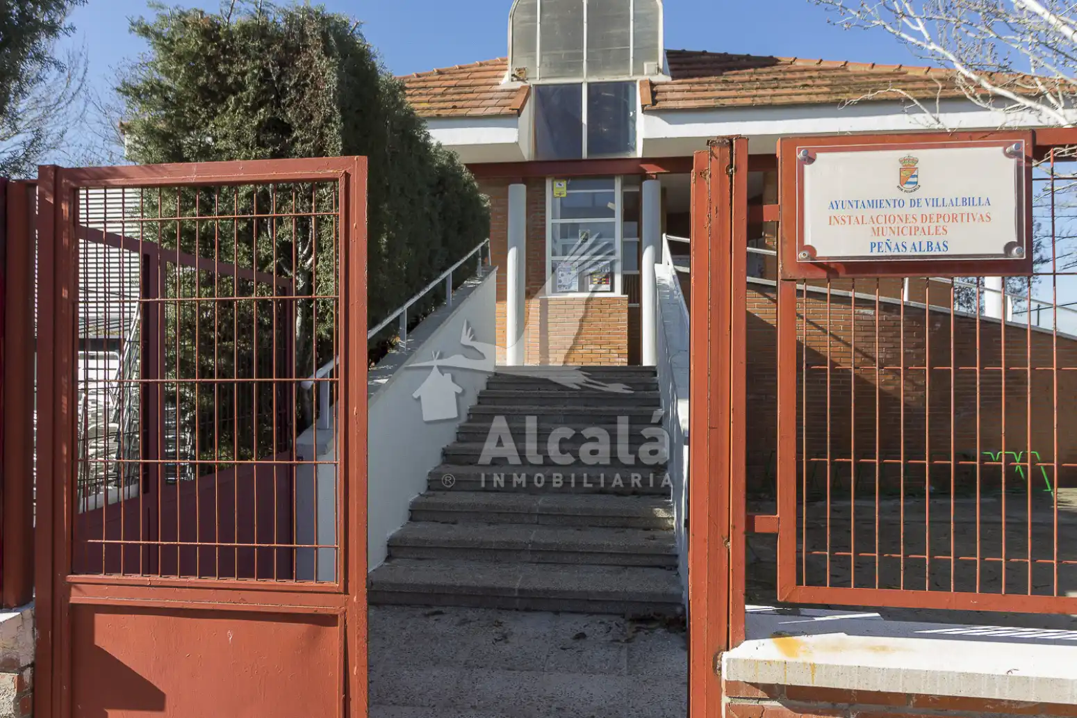 Vista exterior de Casa adosada en venta en Villalbilla con Aire acondicionado, Calefacción y Parquet