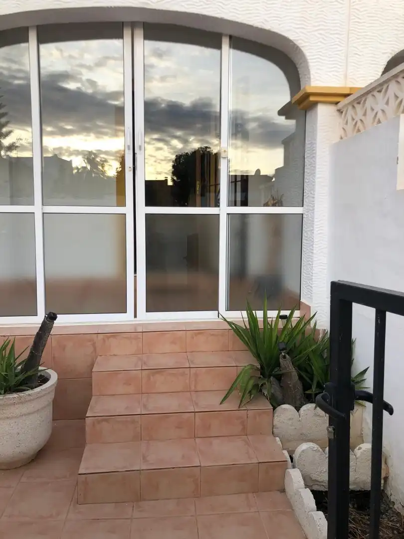 Außenansicht von Haus oder Chalet zur Miete in Orihuela mit Klimaanlage, Heizung und Terrasse