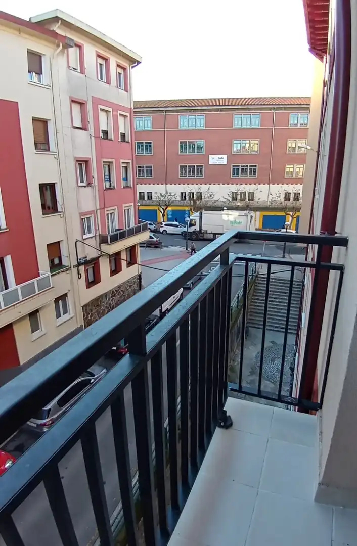 Terrassa de Pis en venda en Sestao  amb Moblat i Balcó