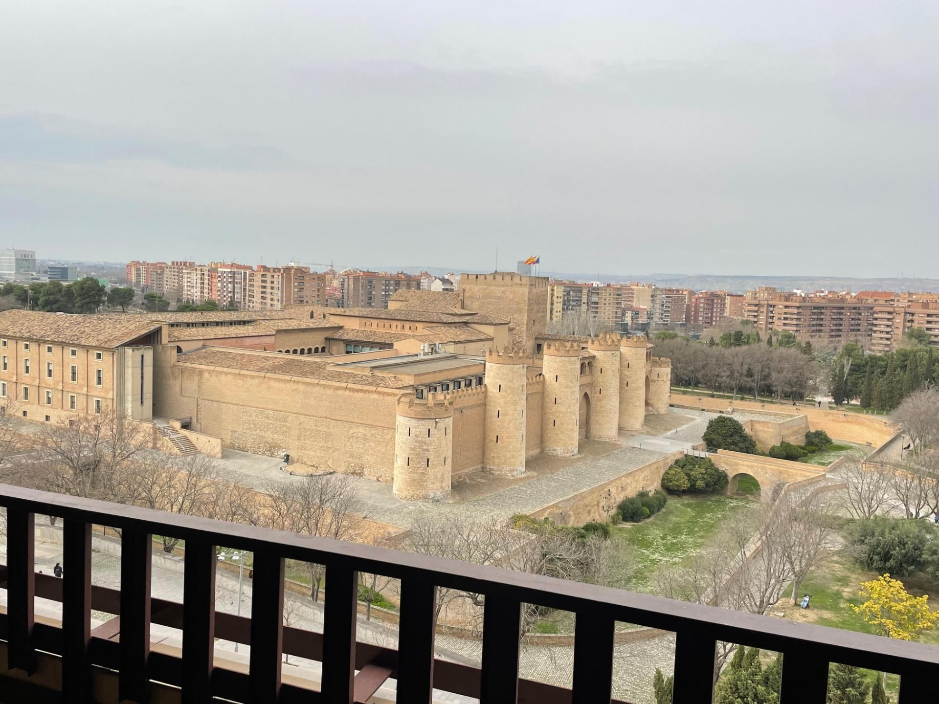 Vista exterior de Pis en venda en  Zaragoza Capital amb Terrassa, Moblat i Balcó