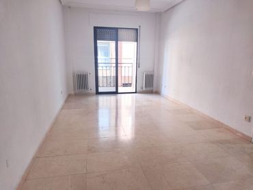 Apartament amb balcó en venda a Calle Compás de Santo Domingo