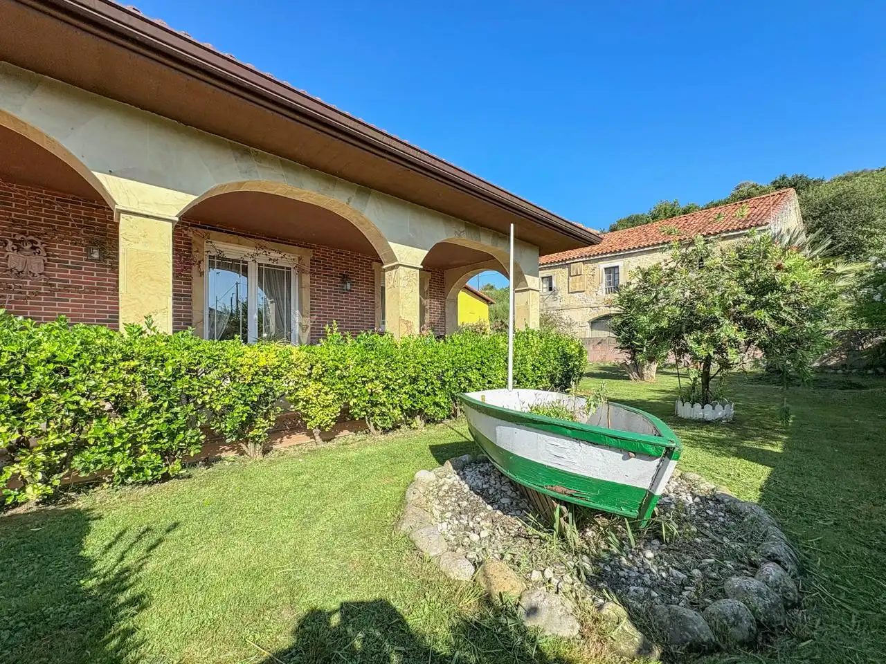 Jardí de Casa o xalet en venda en Bárcena de Cicero amb Calefacció, Jardí privat i Piscina