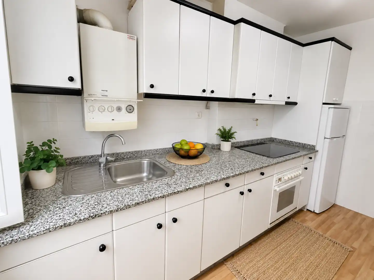 Cocina de Piso en venta en Oviedo  con Calefacción y Parquet
