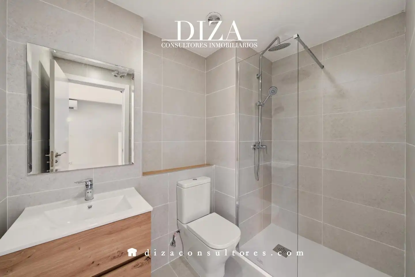 Bathroom of Flat for sale in Madrid  with Air Conditioner