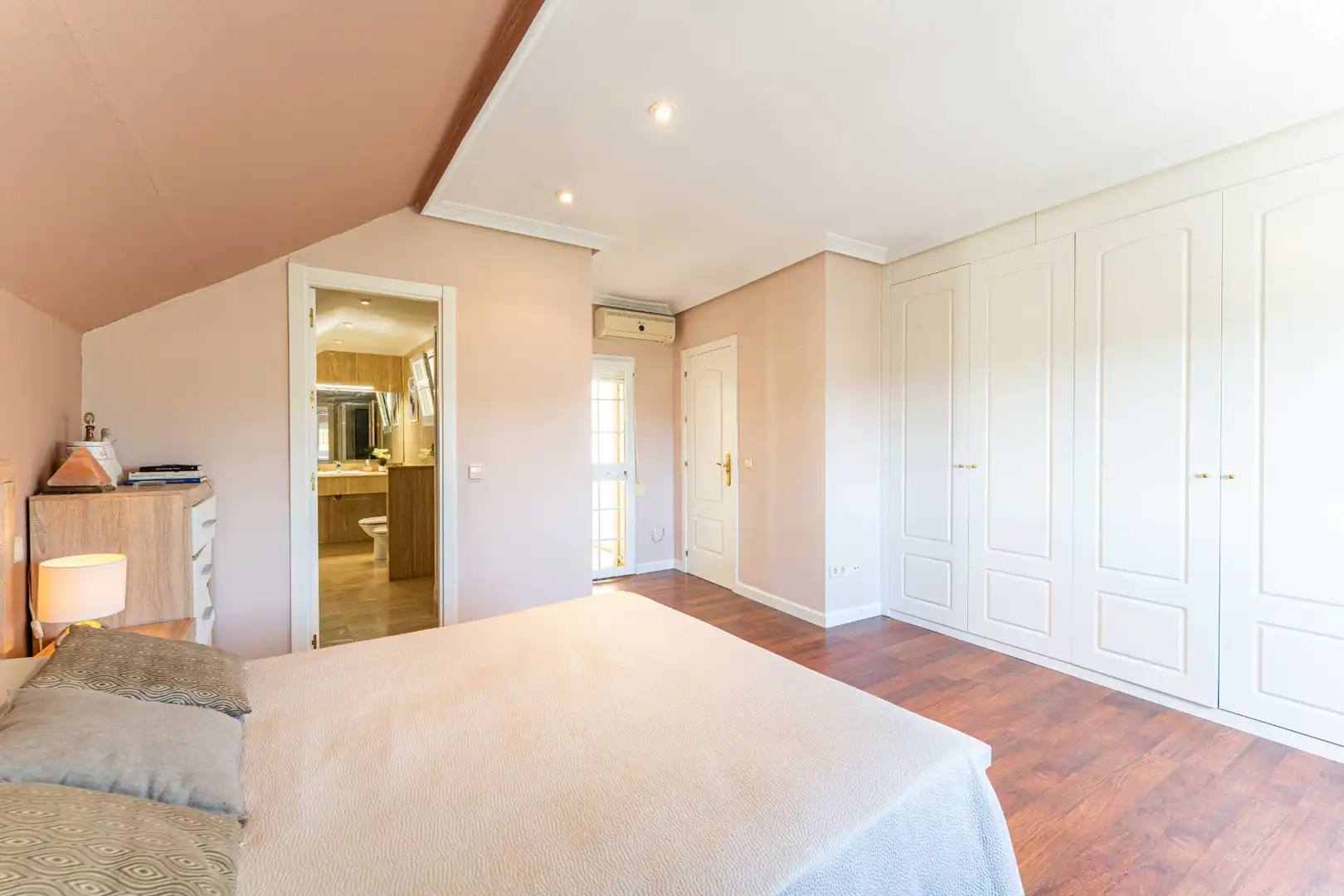 Habitación de Casa adosada en venta en Torrelodones con Calefacción, Jardín privado y Terraza