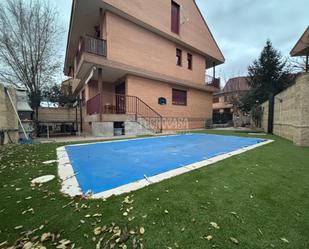 Piscina de Casa adosada en venda en Mejorada del Campo amb Calefacció, Parquet i Piscina