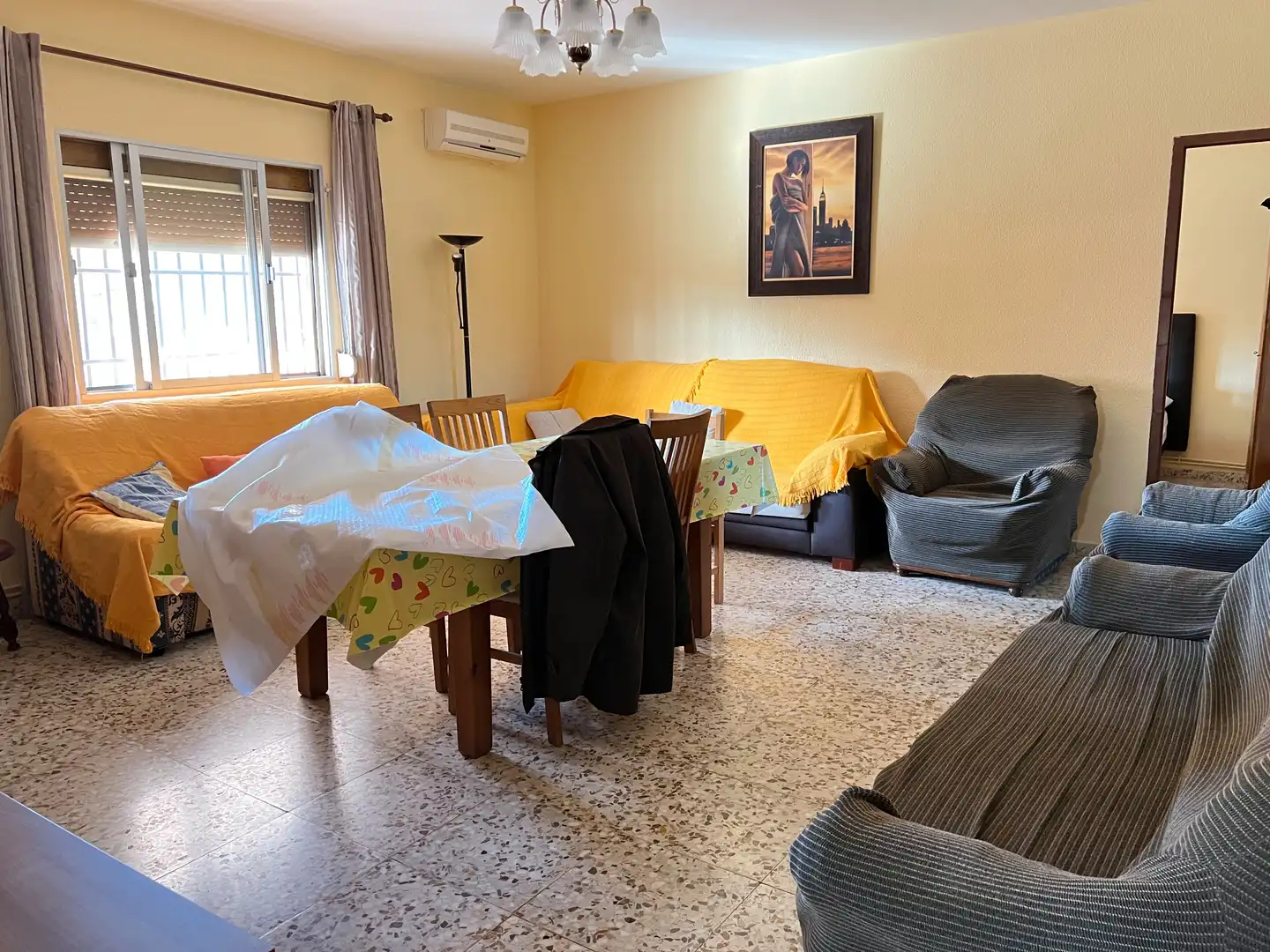 Sala d'estar de Casa o xalet en venda en Villafranca de los Caballeros amb Aire condicionat, Calefacció i Terrassa