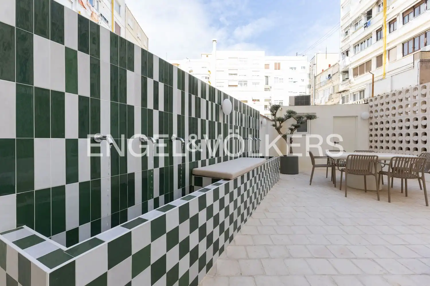 Terraza de Piso en venta en Valencia con Aire acondicionado, Calefacción y Jardín privado