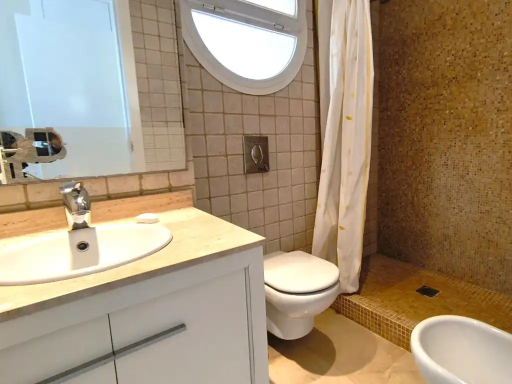 Badezimmer von Dachboden zum Verkauf in Dénia mit Klimaanlage, Heizung und Terrasse