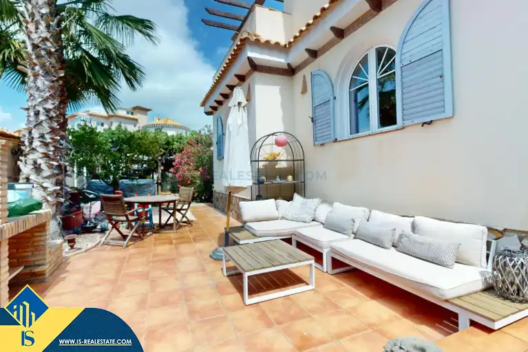 Villa mit Pool zum Verkauf in Orihuela Costa