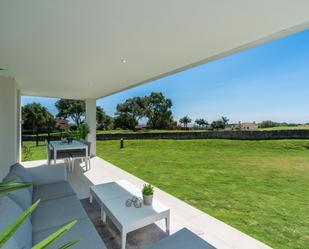 Terrassa de Apartament en venda en Sotogrande amb Aire condicionat, Calefacció i Jardí privat