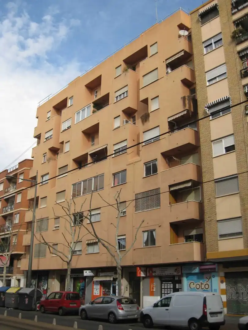 Außenansicht von Wohnung zum Verkauf in Valencia mit Klimaanlage und Balkon