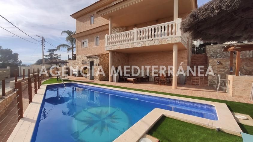 Piscina de Casa o xalet en venda en Torrent amb Aire condicionat, Jardí privat i Terrassa