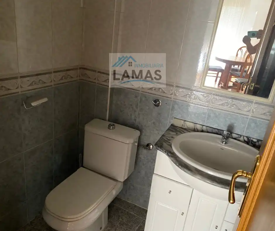 Badezimmer von Maisonette zum Verkauf in Navalmoral de la Mata mit Klimaanlage, Heizung und Terrasse