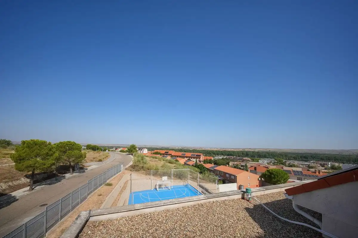 Piscina de Casa adosada en venda en Aranjuez amb Aire condicionat, Calefacció i Jardí privat