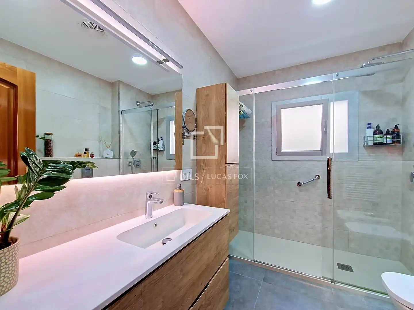 Bathroom of Houses for sale in Vilanova i la Geltrú  with Air Conditioner, Heating and Private garden